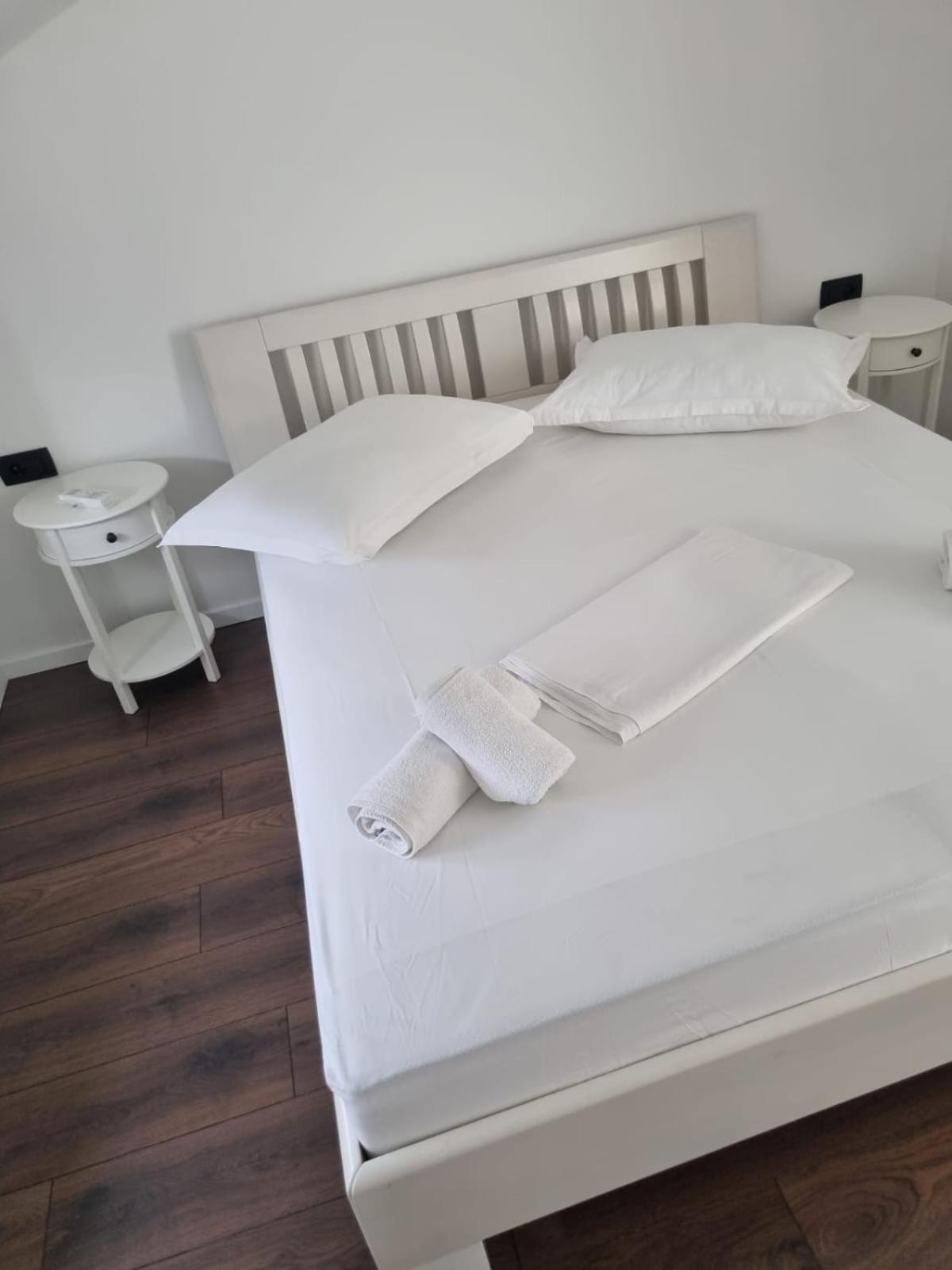 Superior Apartments Luka Bol Ngoại thất bức ảnh