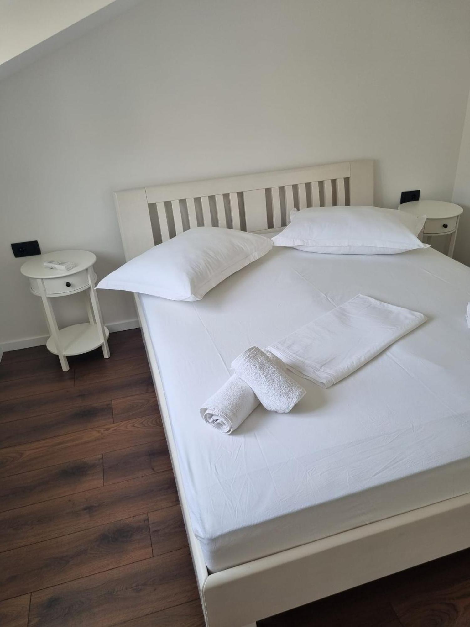 Superior Apartments Luka Bol Ngoại thất bức ảnh
